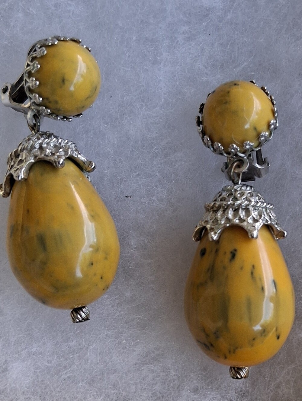 Vtg Hattie Carnegie Greenish Yellow Teardrop Clip-On Earrings